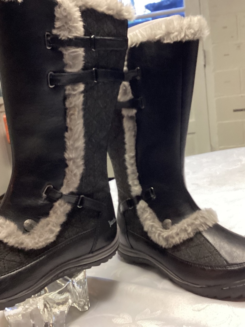 JAMBU HIGH BOOTS Size 9dust bag too new item zip side 💃💃💃💃